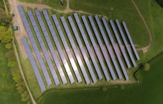 1.1MW-in-CHURCHSTOCK-UK Instalación de paneles solares  