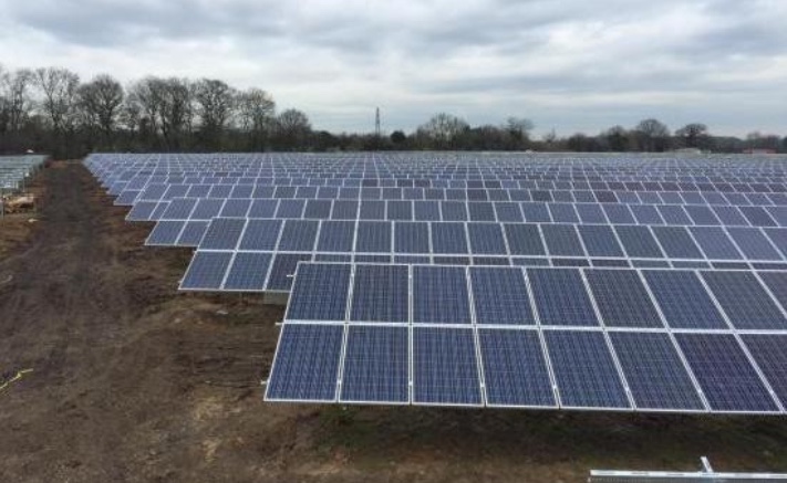 5MW-in-Luton-UK Instalación de paneles solares  